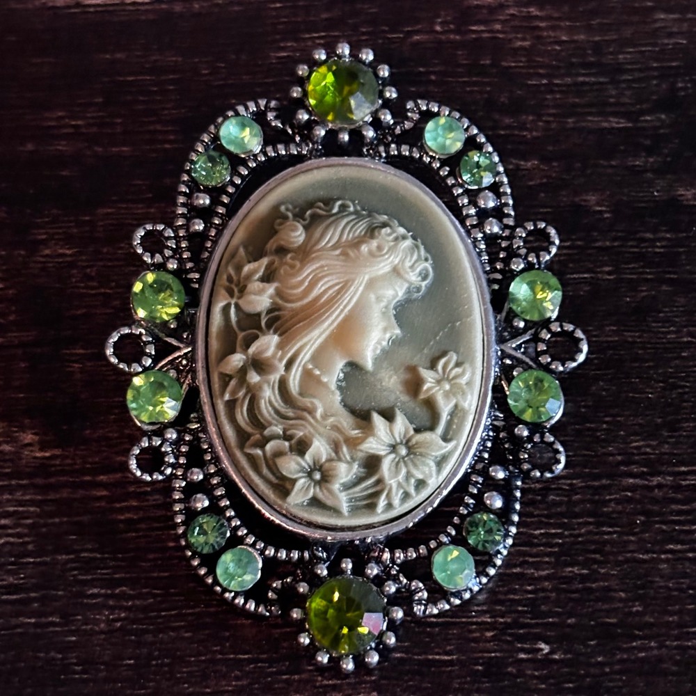 Vintage Style Green Cameo Brooch Silver Tone Peridot Rhinestone Floral Pin